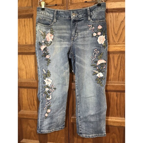 St. John's Bay Blue Denim Capri Women's 8P Floral Crewel Embroidered Y2K Jeans - Picture 2 of 12